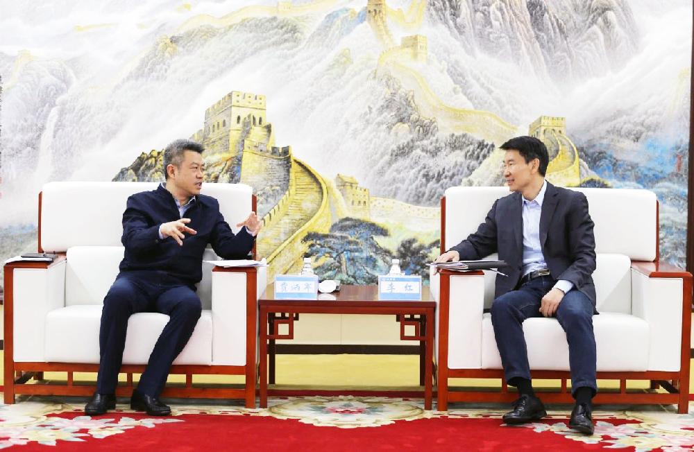贾炳军会晤中国海外工程公司党委书记、董事长李红